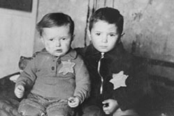 Jewish children wearing the yellow star