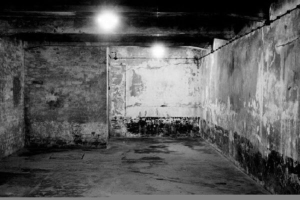 Une chambre à gaz à Auschwitz