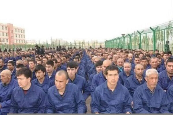 Un “camp de rééducation” au Xinjiang en Chine.